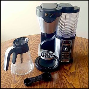 Ninja Coffee Bar Specialty Coffee Maker, Glass Carafe, Scoop